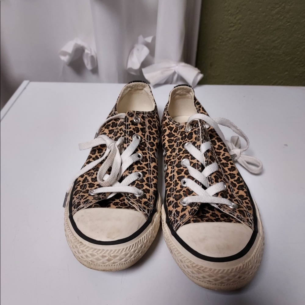 Converse leopard shoes. Size 3.